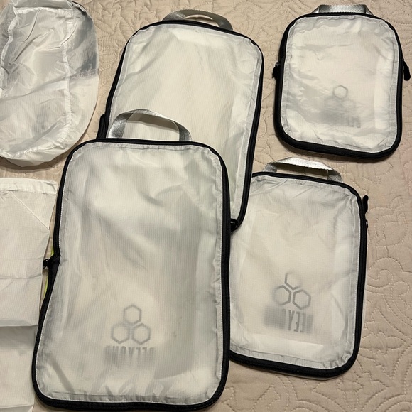 Beeyond Compression Packing Cubes - Picture 8 of 9
